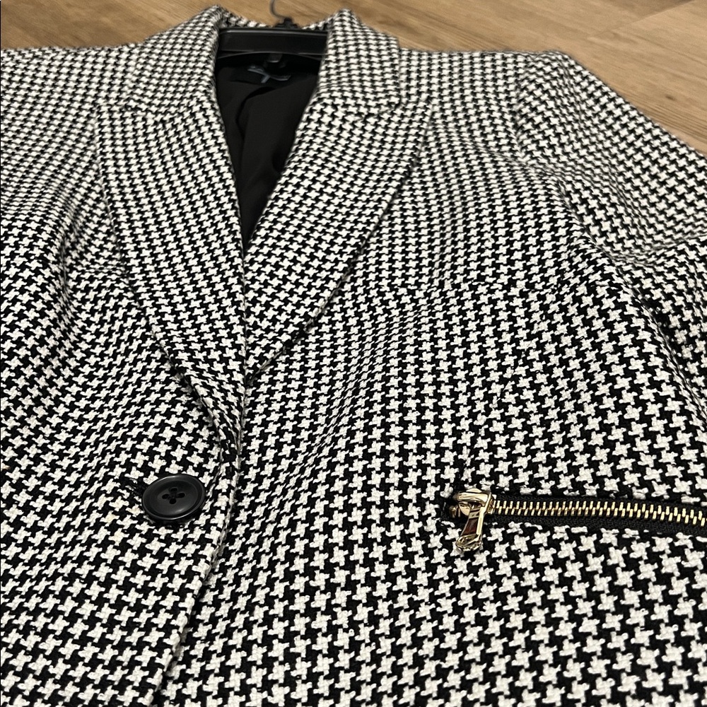 Tahari Black and White Houndstooth Blazer